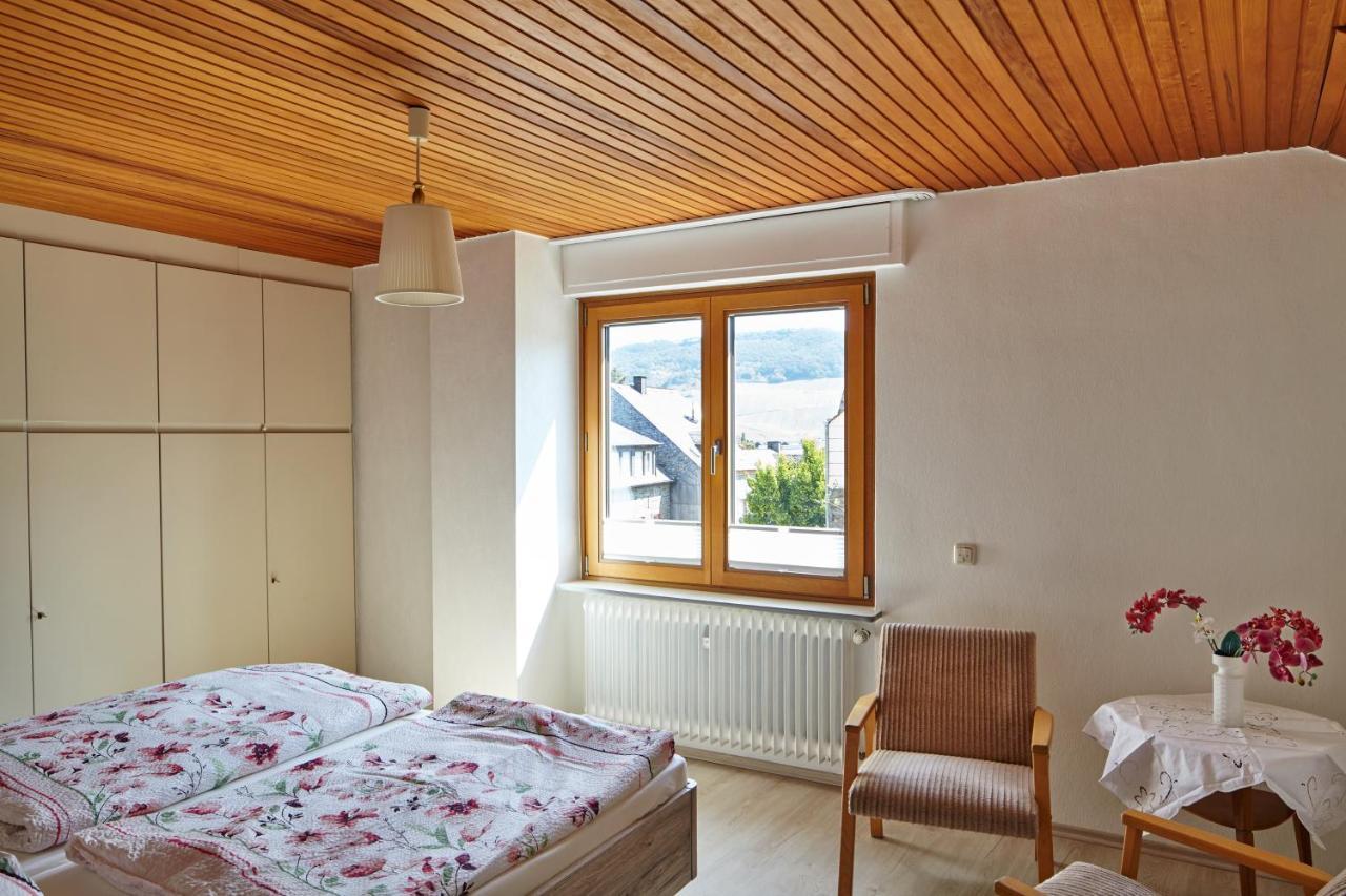 Ferienwohnung Mendgen Mit Panoramablick แบร์นคาสเทล-คืสท์ ภายนอก รูปภาพ